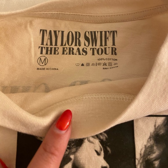 Authentic Taylor Swift Eras US Tour t-shirt - Picture 3 of 3